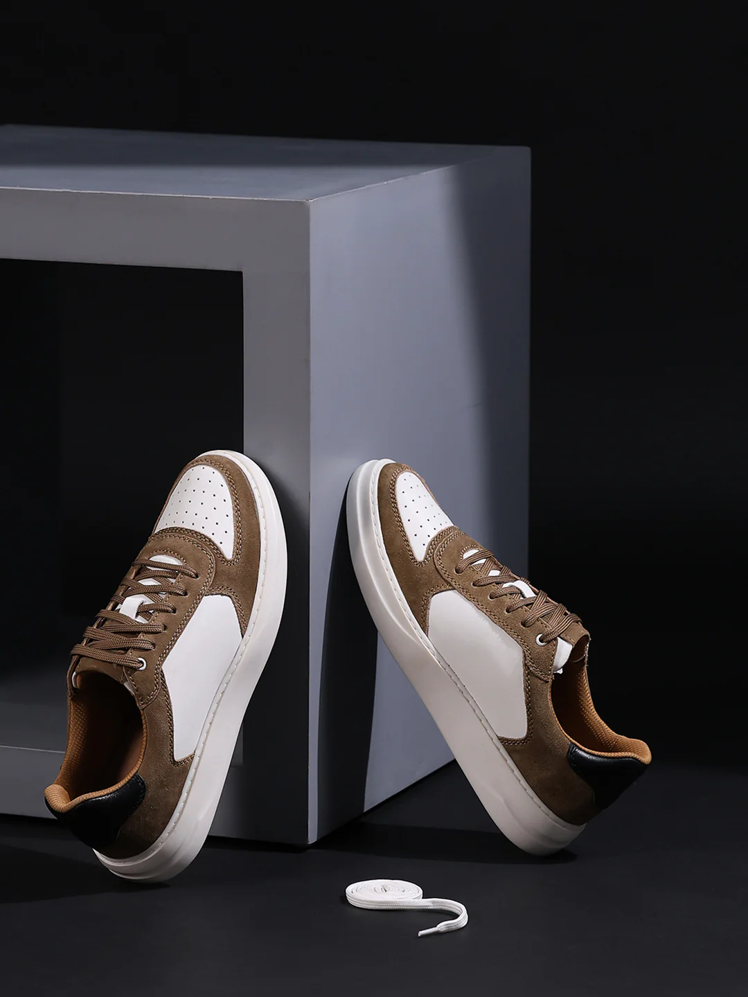 Street Runner Sneakers